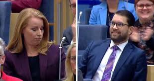 Annie lööfs tuffa vår fortsätter. Jimmie Akesson Og Annie Loof Kleskrangel Jimmie Akesson Velger A Kommentere Kvinners Klaer