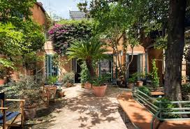 You can immerse yourself in the customs and traditions of the place, perhaps buying typical. The Best Bed And Breakfasts In Trastevere