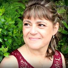 DOES ANYONE HERE ACTUALLY EAT ”MARINATED CUCUMBERS, ONIONS, AND TOMATOES  Ingredients: 1 cup water 1/2 cup distilled white vinegar 1/4 cup vegetable  oil 1/4 cup sugar 2 teaspoons salt 1 tablespoon fresh,