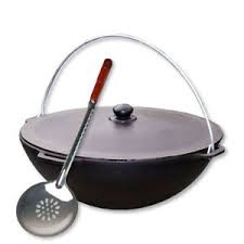 8,5 liter kazan ist aus gusseisen, deckel auch aus gusseisen. Gusseisen Kasan 12 L Mit Schaumloffel 45 Cm Campingtopf Wok Kazan Brizoll Ebay
