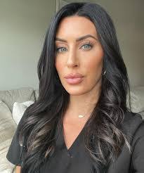 Sara Mclaughlin's Instagram, Twitter & Facebook