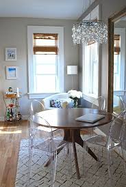 Retrouvez La Chaise Transparente Un Beau Bijou Pour Votre Interieur Archzine Fr Chaise Transparente Table Bois Chaise Moderne