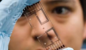 THE HENRY SAMUELI SCHOOL OF ENGINEERING AT THE UNIVERSITY OF CALIFORNIA,  IRVINE VOL. 2 , ISSUE 1 Engineering the Future