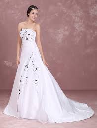 The beautiful bride shop verkauft nicht nur brautkleider 2017 und 2018, sondern auch trendige brautkleider 2019, 2020 und 2021. Stilvolle Corsagen Brautkleid Aus Satin Mit Blumen Applikation Und Schnurung In Weiss Milanoo Com