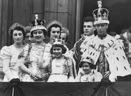 A fost cunoscut înainte de încoronare ca prințul albert, în copilărie prinț de york, și mai târziu. Regina Elisabeta A Ii A A Regatului Unit Al Marii Britanii Èi Irlandei De Nord ImplineÈte 90 De Ani