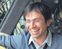 Olgun şimşek bingöllü alevi kürt bir baba ile bursalı sünni türkmen bir annenin çocuğu olarak dünyaya gelmiştir. Olgun Simsek Photos Facebook