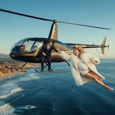 Ideas - Esposo empuja a su esposa multimillonaria embarazada de un helicóptero  para quedarse con sus propiedades, pero inesperadamente, ella estaba  preparada… Se suponía que era un vuelo de celebración sobre la