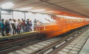 Metro balbuena is a station along line 1 of the mexico city metro.12 it is located in the venustiano carranza borough, to the northeast of the centre of mexico city and serves the colonia jardin. Chilango Ya Funciona La Linea 1 Del Metro Joven Murio En Vias De Balbuena