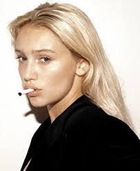 Danielle Arbuckle (danielaarbuckle)