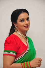 North Indian Model Actress Shweta Menon Stills In Green Saree | Swetha menon,  Shweta menon, Tamil actress photos