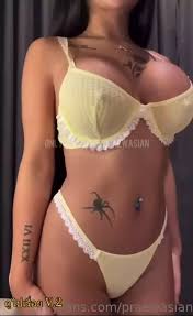 Praewasian expone sus pechos desnudos en un video filtrado de OnlyFans -  Porno Rancho