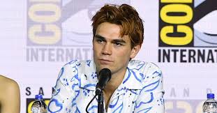She has reportedly been dating kj apa since the summer of 2020. Does Kj Apa Have A New Girlfriend Find Out Who He Is Dating