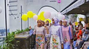 You mustn't forget the hunt for your outfit. Model Baju Lebaran 2019 Atau Trend Busana Idul Fitri Rancangan Desainer Anggia Hijab Syar I Tribun Batam