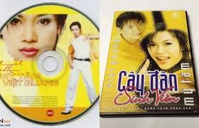 Ca sỹ việt quang, giọng ca nổi tiếng với một số ca khúc như tình ơi, về đây, tình phiêu lãnh, cà phê buồn …. R0zujpujs7jucm