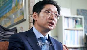◀ 앵커 ▶허익범 특검팀이 김경수 도지사를 댓글조작의 공범으로 판단하고 오늘 관사와 집무실 등을 대대적으로 압수수색했습니다. 6 13 ì§€ë°©ì„ ê±° ì¸í„°ë·° ê¹€ê²½ìˆ˜ ë¬¸ìž¬ì¸ê³¼ ìµœê°•ì˜ íŒ€ì›Œí¬ë¡œ ê²½ë‚¨ ê²½ì œ ì‚´ë¦¬ê² ë‹¤ Steemkr