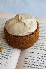 Carrot Cake Cru Cardamome Fleur D Oranger Creme Cajou Recette Recettes Sucrees Gateau Cru