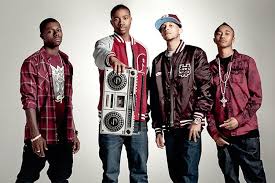 Perpaduan jaket dan kaus, jadi outfit kece untuk kencan dengan gigi hadid. Lirik Lagu Hip Hop Teach Me How To Dougie Dari Cali Swag District Ost Horrible Bosses 2