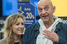 Janusz chabior was born on february 17, 1963 in lehnice janusz chabior at: Janusz Chabior Wspomina Pierwsza Randke Z Zona Polaczyl Nas Losos Jej Podobalo Sie Cos Innego