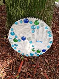 Handprint Stepping Stone Great Gift For Mother S Day Or Father S Day Made With Quick Crete Used A Disposab Holiday Crafts Mothers Day Crafts Crafts To Do