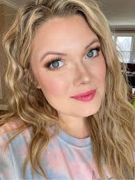 Mixing Shadowsense cream to powder shadows for a unique color