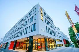 A variety of international dishes is served at restaurant sunlight restaurant. Hotel Angelo Vienna House Easy Pilsen Nsk Motorradreisen