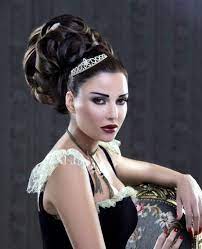 Chignon Choucroute Pour Soiree De Gala Asian Bridal Hair Hair Styles Bridal Hair And Makeup