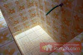 Kebocoran dan rembesan air pada dinding kamar mandi.kamar mandi adalah bagian didalam rumah yang bisa tampil sangat sempurna dan menarik, namun bisa juga menjadi sumber masalah yang. Tips Mudah Menambal Bak Mandi Bocor Rumah Dan Gaya Hidup Rumah Com