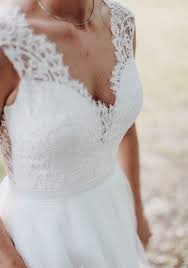 Verschieben wir unseren blick darauf, was sonstige nutzer zu dem präparat zu schildern haben. Hochzeitskleid Schlicht Spitze Satin Brautkleid Mit Kellerfalten Hochzeitskleid Abendkleid