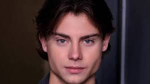 Quién es Carson MacCormac, el actor que hace de Zach en la Temporada 2 de  My Life with the Walter Boys de Netflix: biografía y fotos