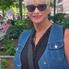 Is there a vivero where they sell live chickens now and where would it be 