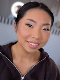 My beautiful friend Lisa 😍. Full glam for a wedding party 🎉. Soft pink &  berries to flatter her skin tone and make the green fleck in eyes pop 💜