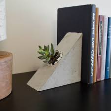Storing seeds this way will keep your feathered friends visiting all season long. 15 Ridiculously Unique Ideas For Bookends