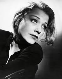 Näyttelijätähti Anne Baxter kuoli aivoaneyrusmaan keskellä katua