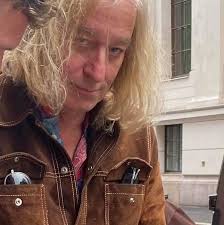 This is got to be my all time favorite photo of Peter, taken by our group  member Jan Bakken. What do you think Peter was thinking?