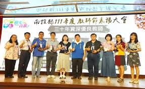 觀傳媒(中彰投新聞) 111年教師節表揚大會南投縣林縣長感謝教師無私付出