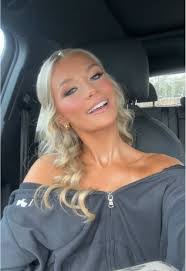 Sarah Petto's Instagram, Twitter & Facebook