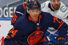 Elle était domiciliée à warwick. Le Joueur Des Oilers Ethan Bear Vise Par Des Commentaires Racistes La Presse