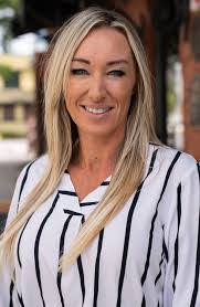 Kelli Winkler's Instagram, Twitter & Facebook