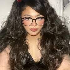 Allie Holcomb's Instagram, Twitter & Facebook