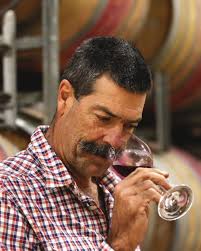 T W O H A N D S W I N E S