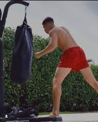 Austin Mahone boxes in boxers - Entertainment News - Gaga Daily