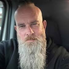 Can anyone recommend a local graffiti artist please. Thank you!