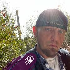 Robert Labrie's Instagram, Twitter & Facebook