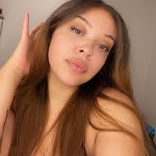 Who has mini heart cakes and box combos?