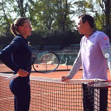 Roger federer hits that milestone the month before. Wta Tennis Star Kristina Mladenovic Hires Sascha Bajin To Be Her New Coach 10sballs Com Tennisballs Com