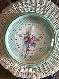 Greengate Wanduhr 25 Cm Hellgrun Geblumt Ebay Pastel Kitchen Decor Wall Clock Pastel Kitchen