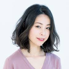 広がる髪をボリュームダウンできる重 ふわミディアム 40代のミディアムヘア ミディアムヘア ヘアスタイル ヘアスタイル ロング