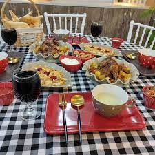 سحر الترتيب العراقية on instagram مسائكم سعادة والوان البهجة الراحة مو بوجبة طعام لو طلعة أو بهدية لو باي شغله دنيوية الراحة انه ترضى وتق table settings table