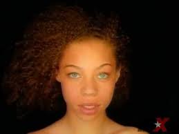 The women's friendship soon turns into romance but family secrets complicate things. Beautiful Girl En Espanol Inxs Letras Com