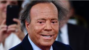 El complicado estado de salud de Julio Iglesias obliga a emitir un nuevo  parte médico: "Es un cáncer"
